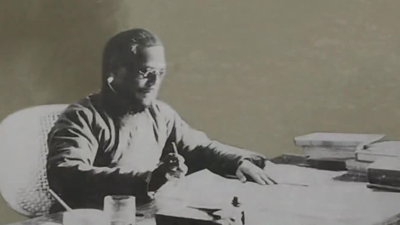 逃难途中的无奈之举！丰子恺为护家人，忍痛丢弃《漫画日本侵华史》草稿