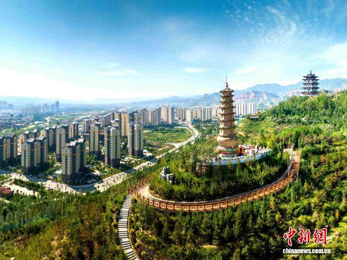 资料图为航拍兰西城市群青海海东市一隅（无人机照片）　宋新华　摄