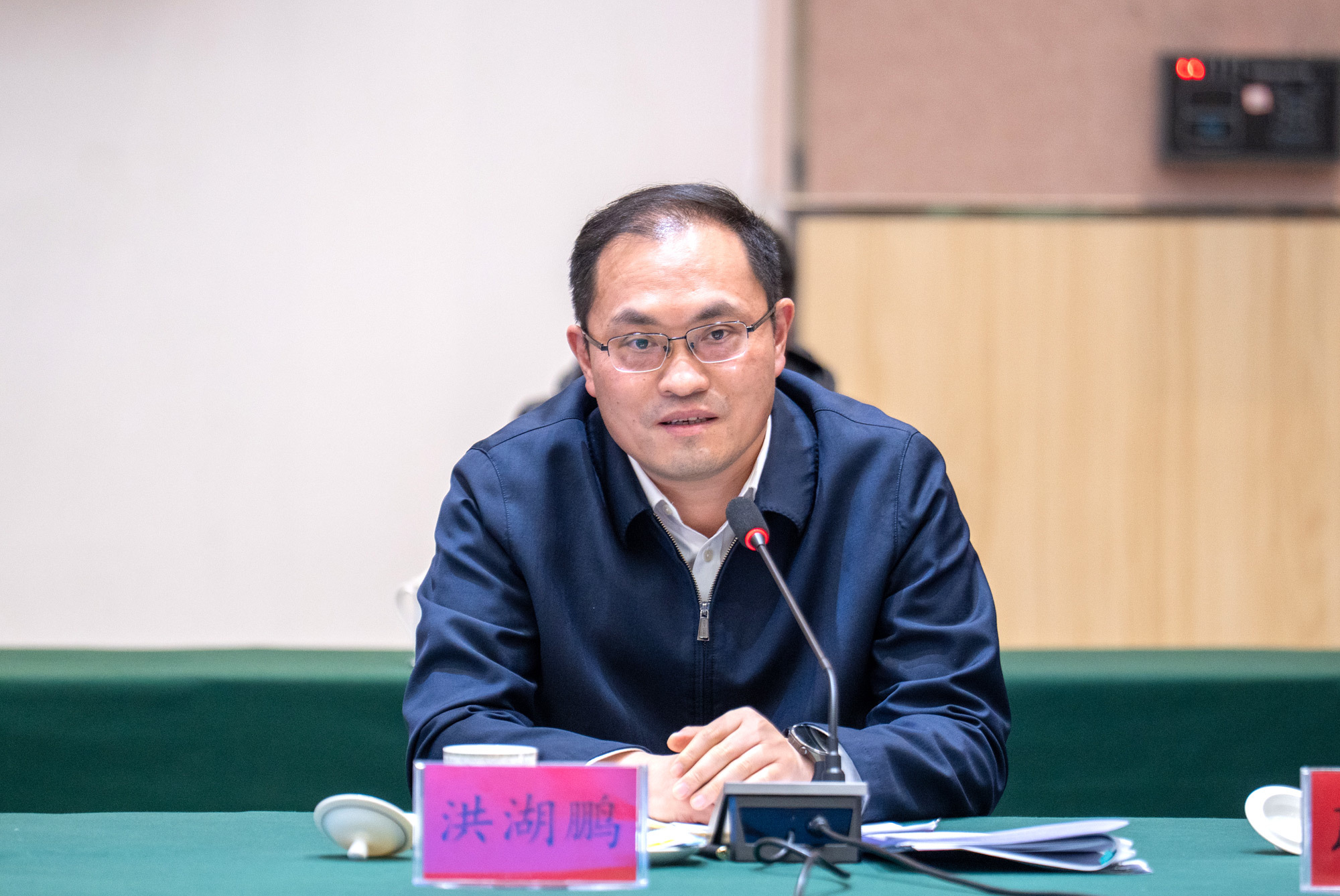 州委书记洪湖鹏出席会议并讲话