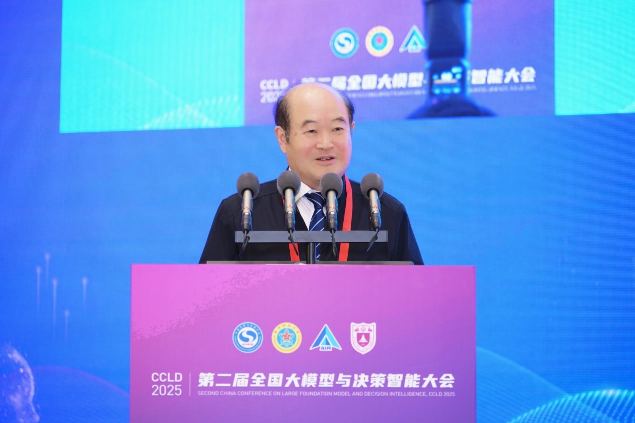 中国科学院大学石勇教授作报告