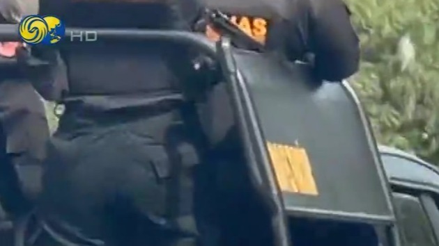 凤凰记者直击委内瑞拉首都：军车不断穿梭往来