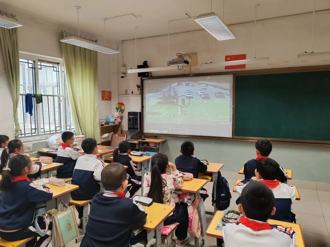 守护安全，“童”行你我！济南市博文小学开展“全国交通安全日”系列主题活动