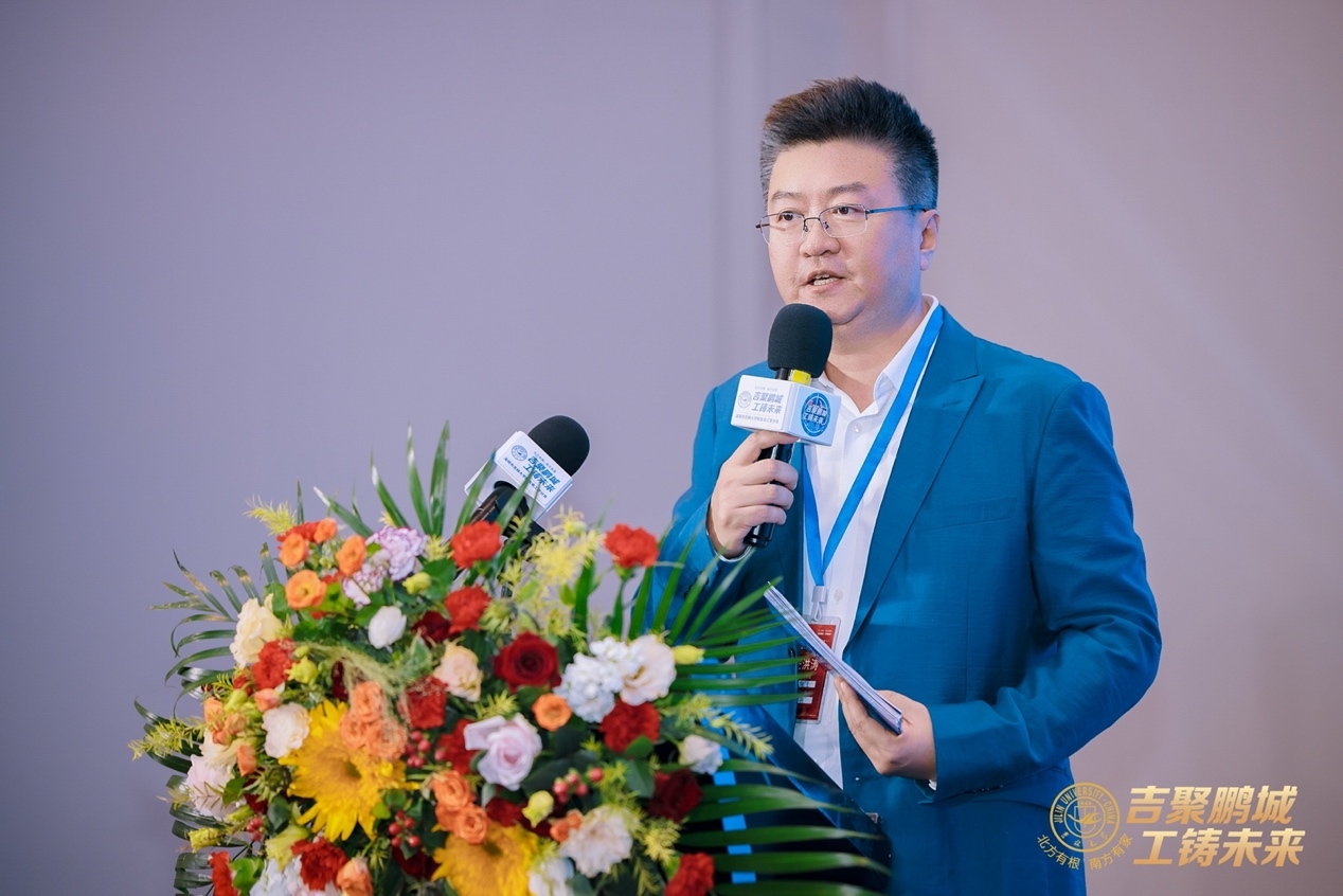 大会主持人是来自机械与航空航天工程学院的毕业生现深圳电视台主持人任洪涛