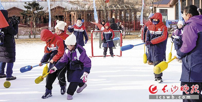 12月3日,吉林省面向全省义务教育阶段学生设立的“冰雪假期”正式开启。新华社发