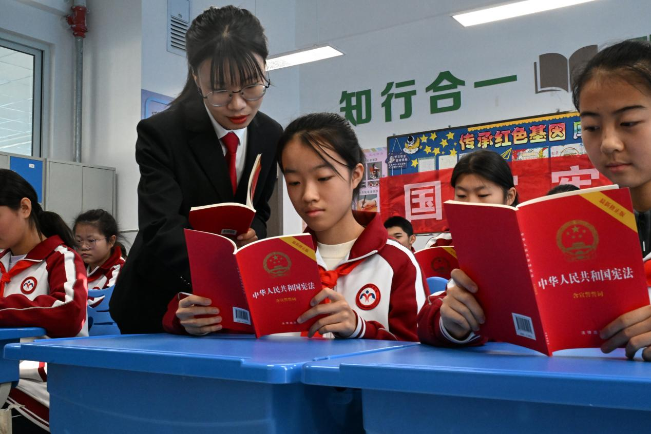 山东即墨：宪法课堂进校园