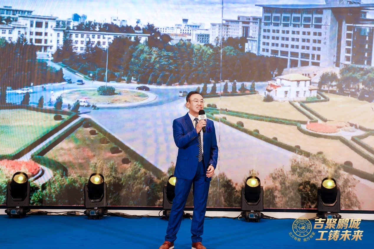 吉林大学马拉松和户外运动协会理事长张春阳深情朗诵《南方,北方》