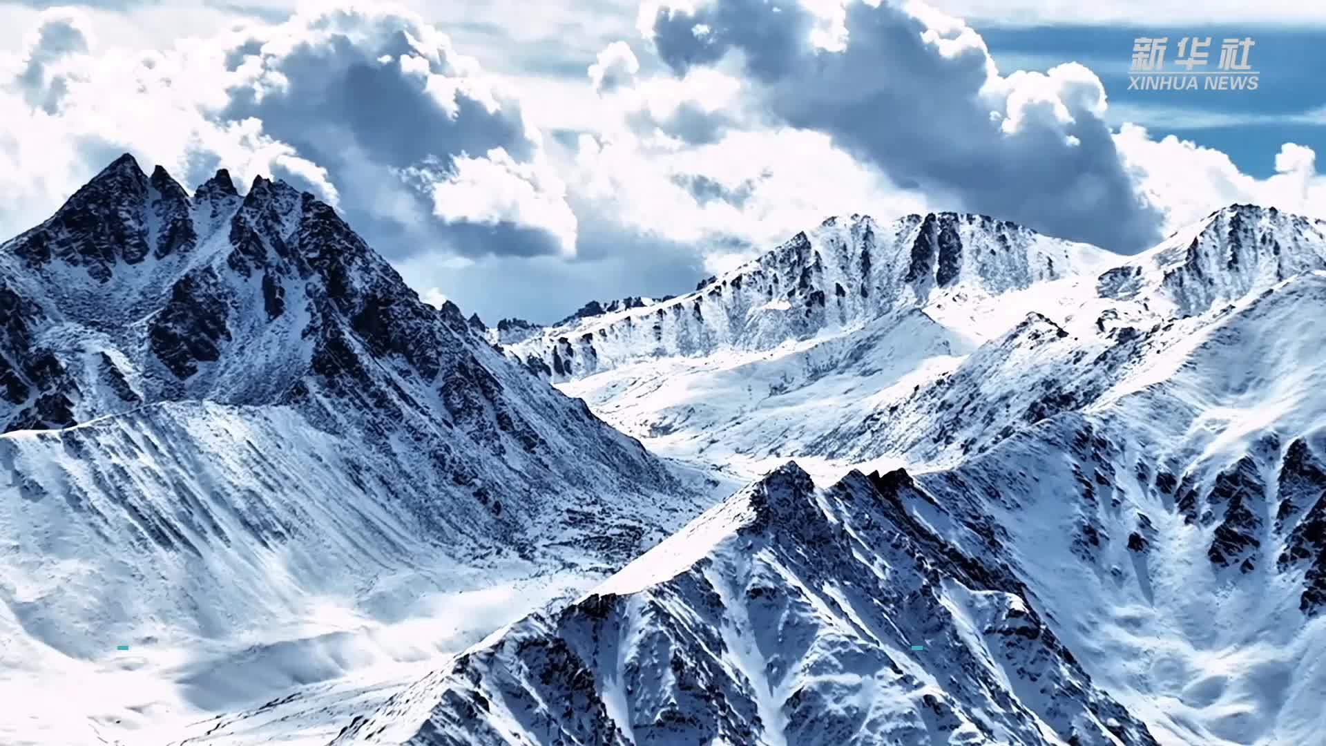 青海循化：云海雪峰宛如水墨仙境