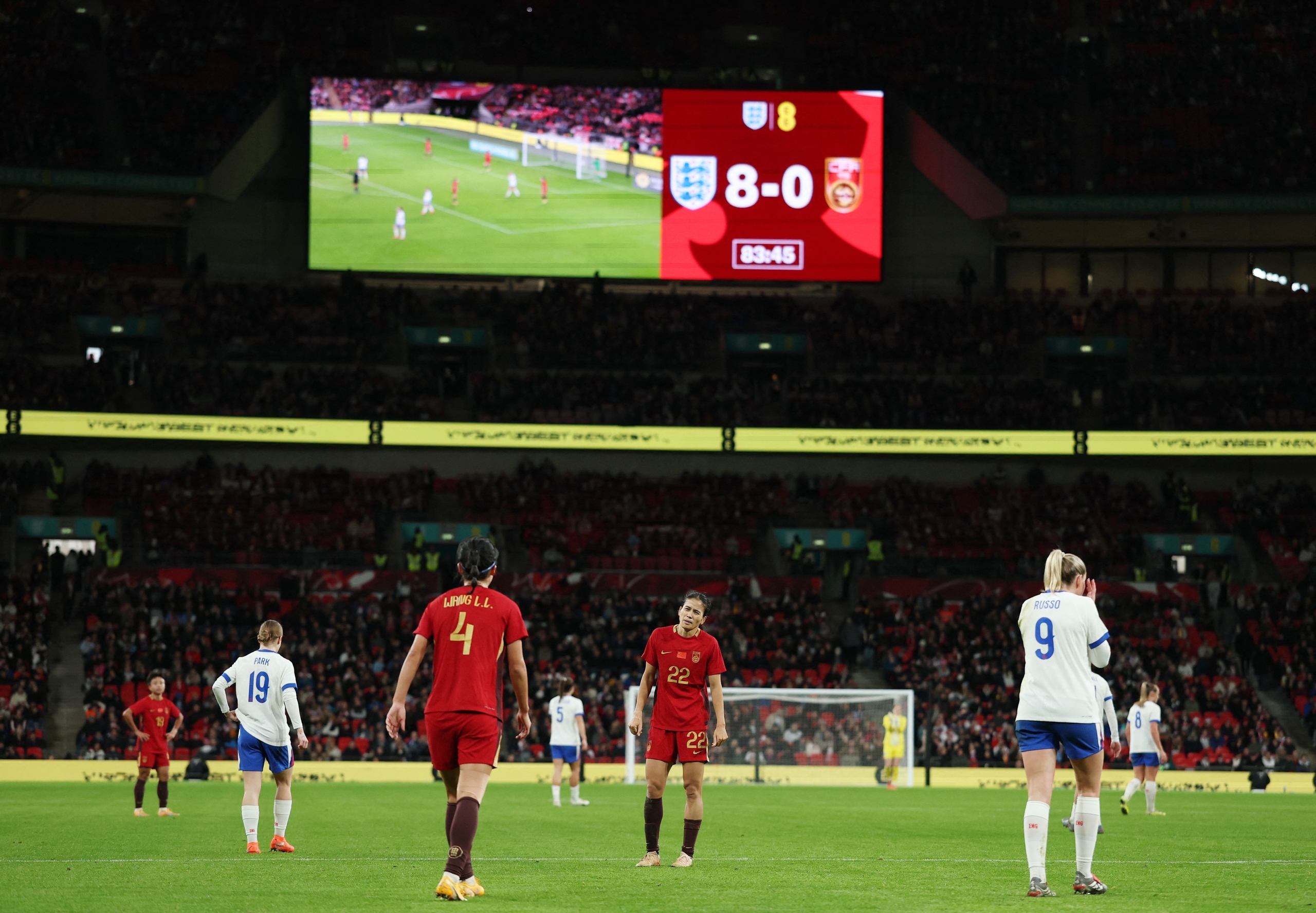 7万人现场见证!中国女足0-8英格兰