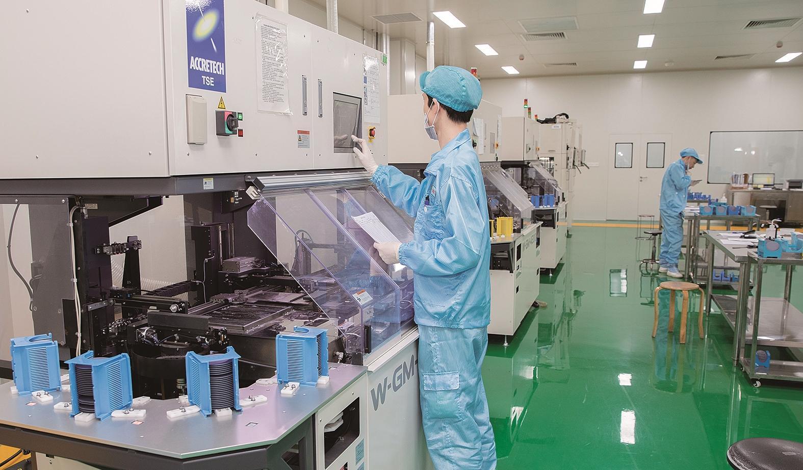 大庆溢泰半导体材料有限公司晶片磨边车间