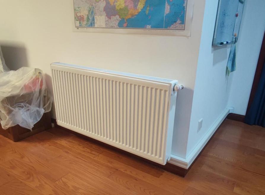 已装修房子明装暖气片