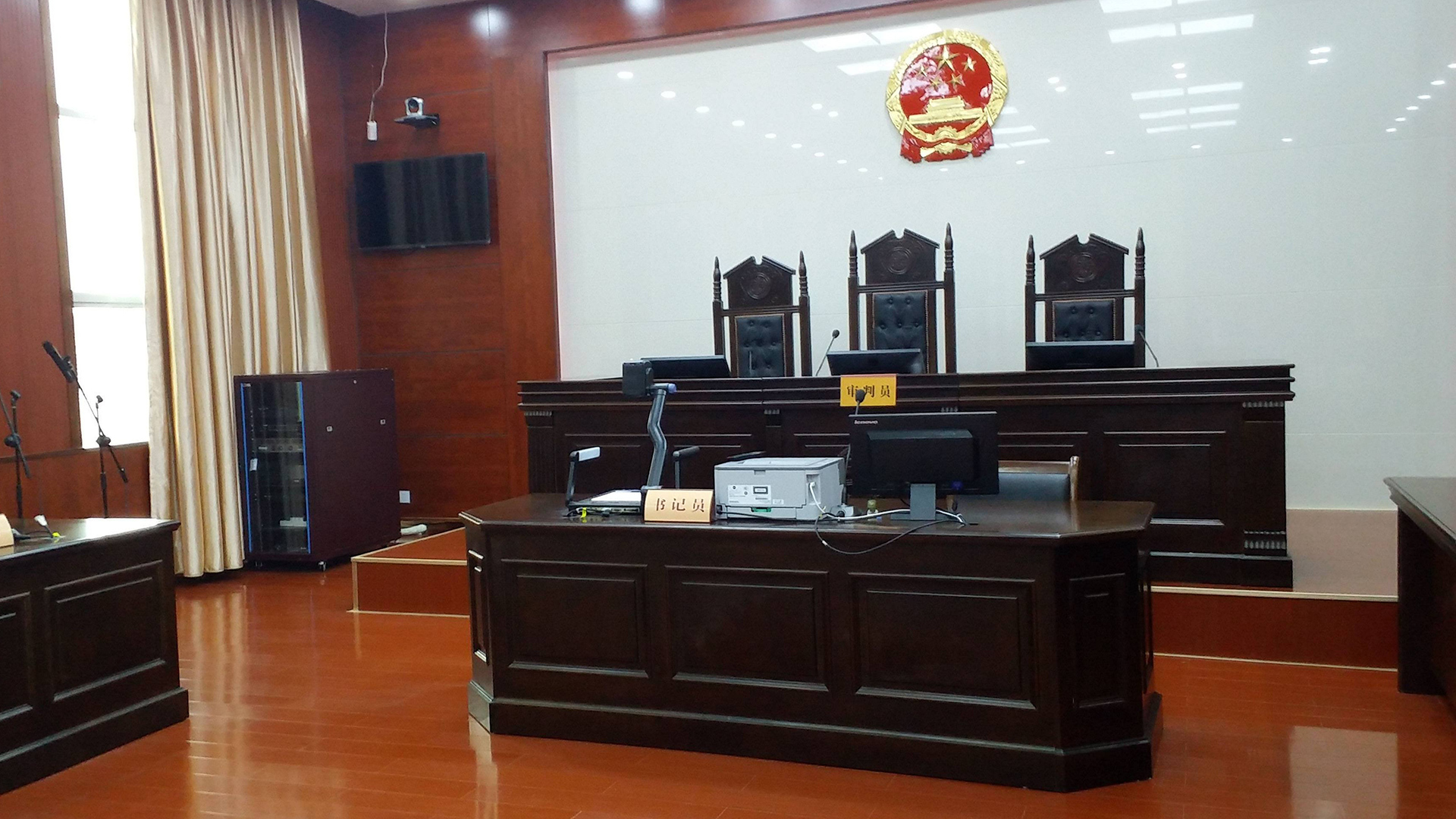 23岁女生起诉父亲支付研究生学费及生活费，被法院驳回