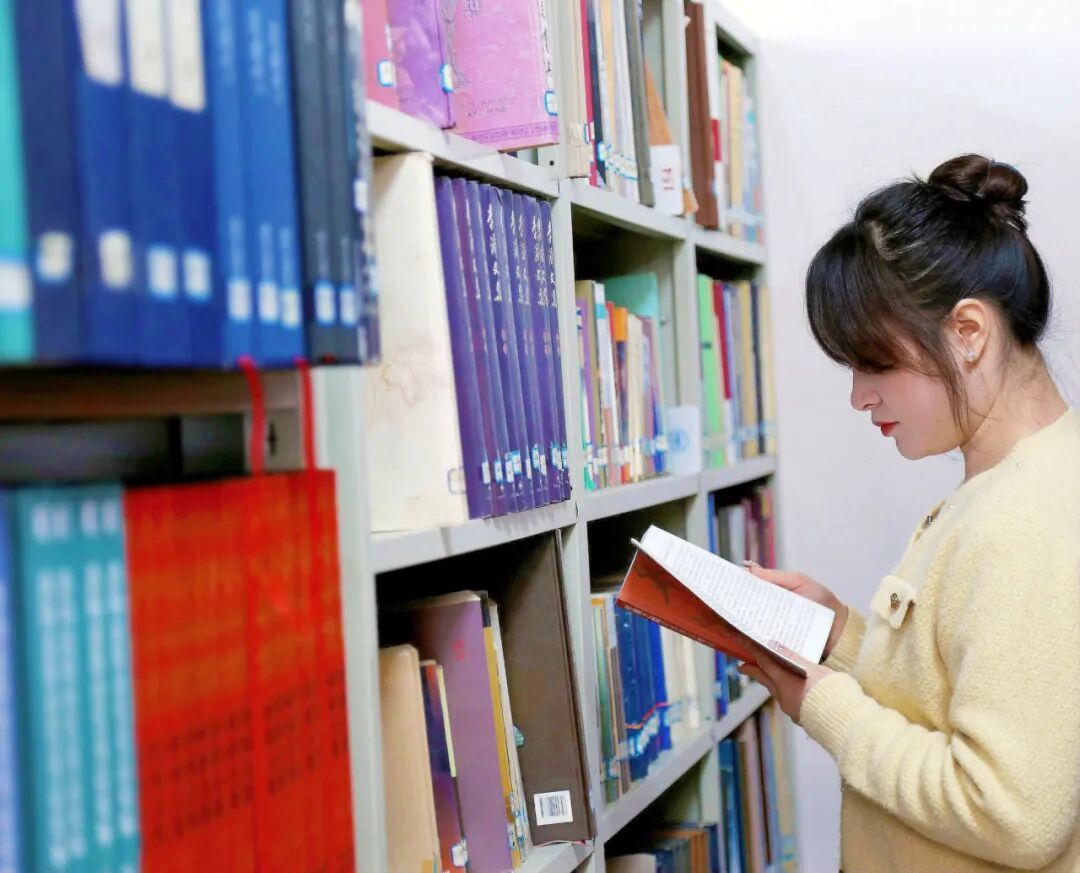 兰大有座文科"实验室" 近15万册藏书解锁敦煌学方法论