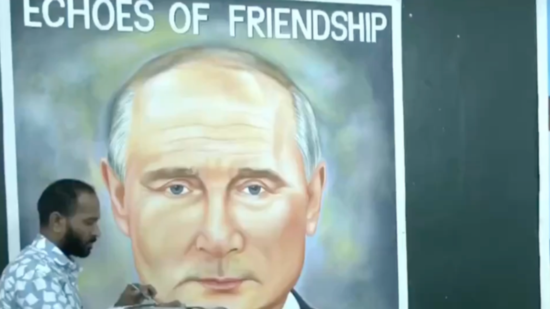 高达2米多！普京访印前夕，印度艺术家用巨幅油画欢迎普京