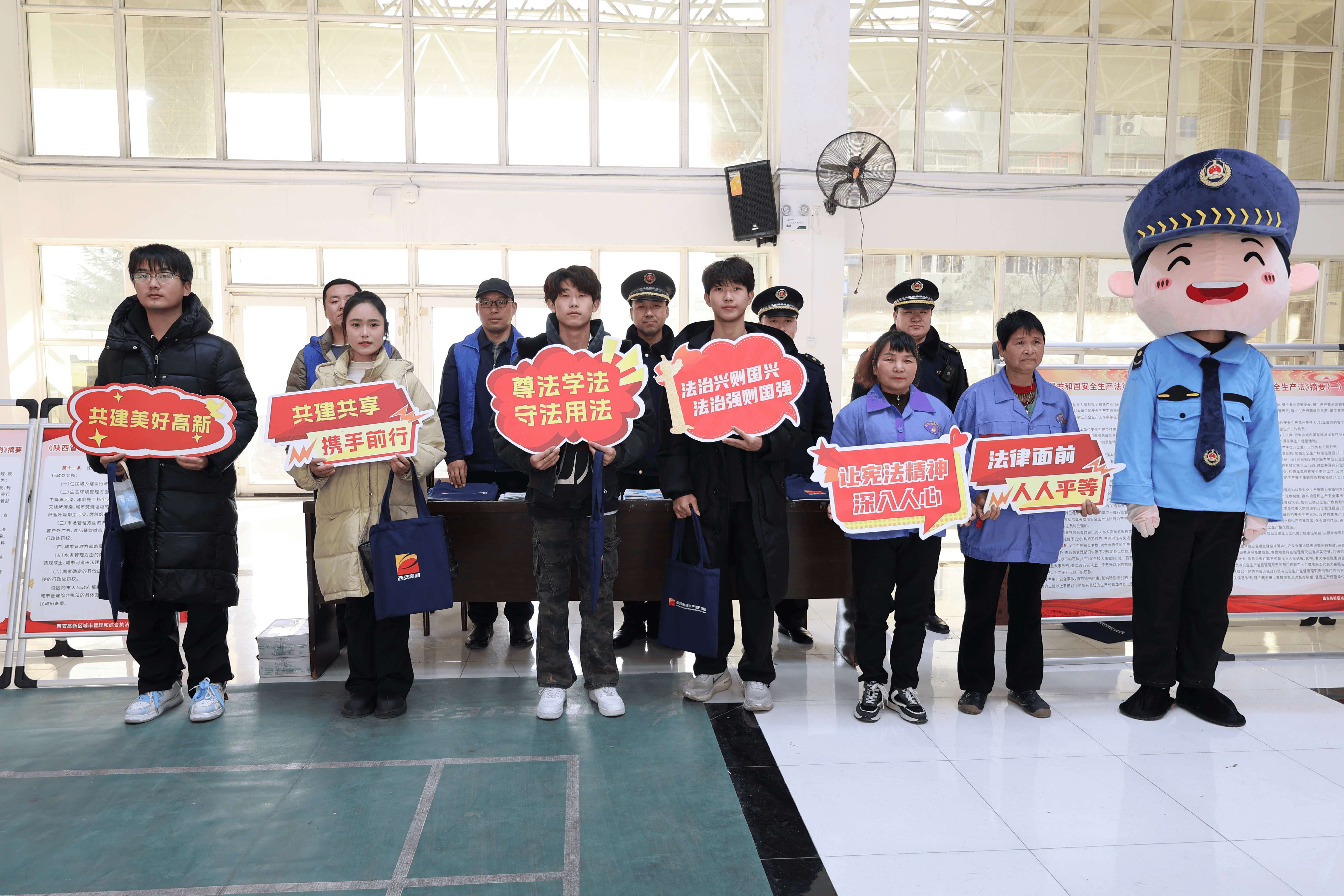 弘揚憲法精神 筑牢法治根基:西安高新區2025年城管執法系統憲法宣傳周進學校專場活動成功舉辦