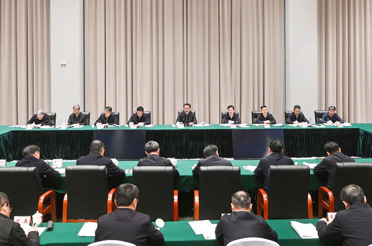 ▲12月3日，市委书记袁家军主持召开座谈会。记者 苏思 摄/视觉重庆