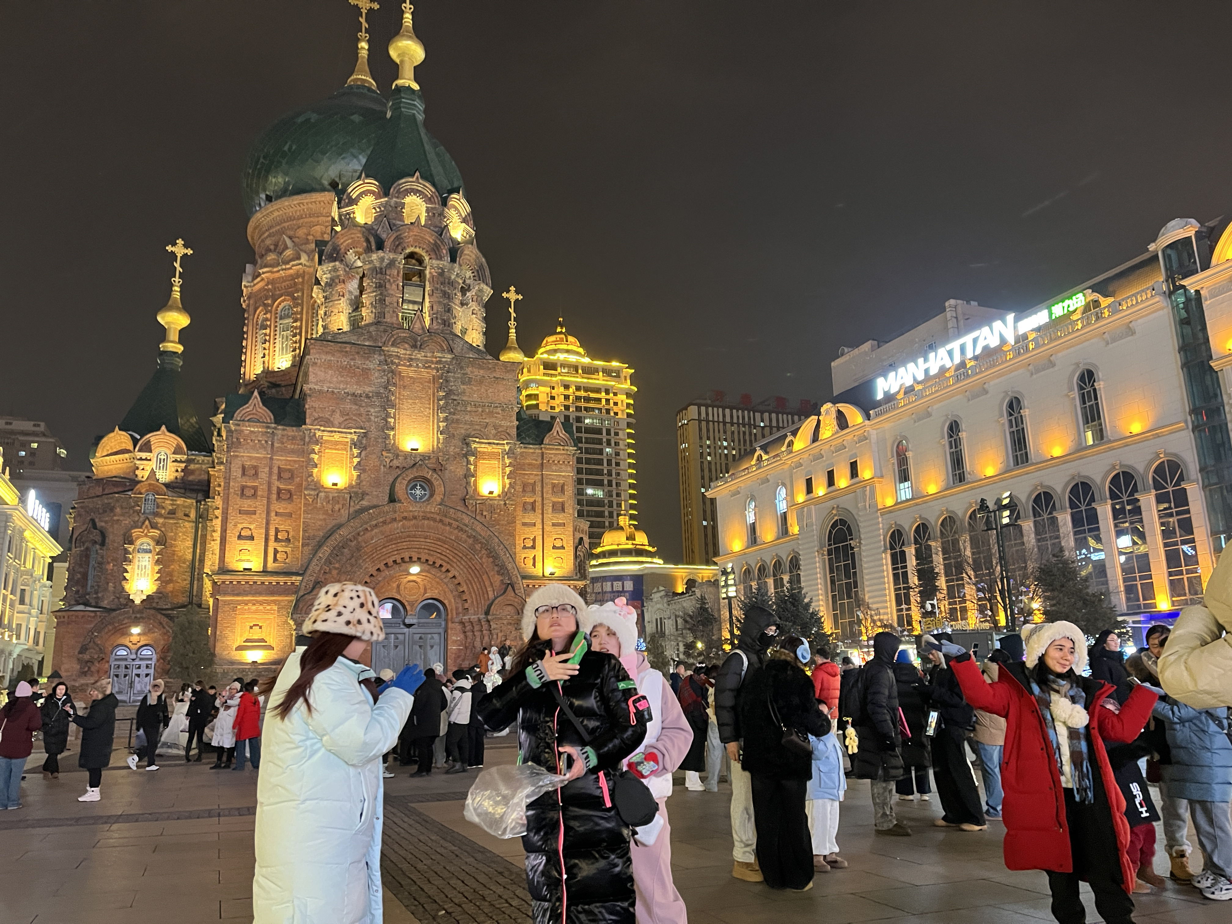 哈尔滨索菲亚广场成游客必至打卡地