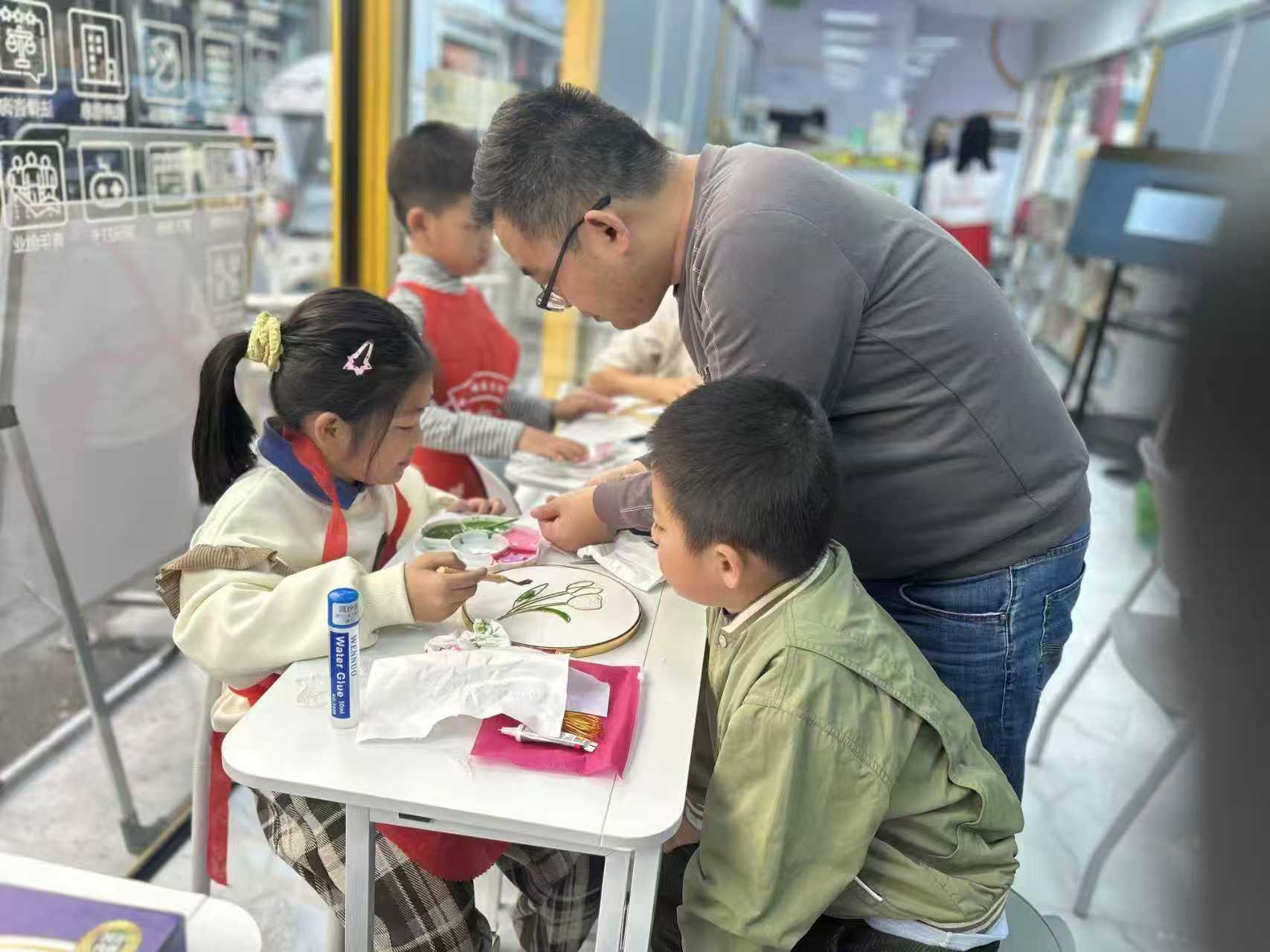 暖茶甜焙，趣玩治愈！亲子暖心活动在径贝社区麟径V站开展