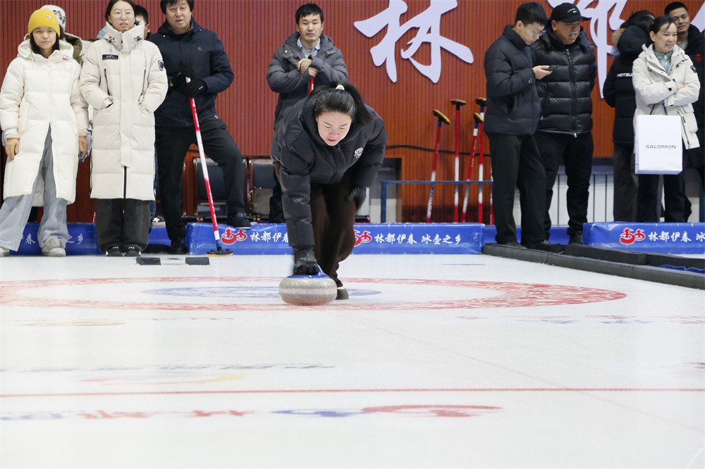 “冰超”2025 伊春首届冰壶超级联赛暨市直机关第二届冰壶团体对抗赛开赛