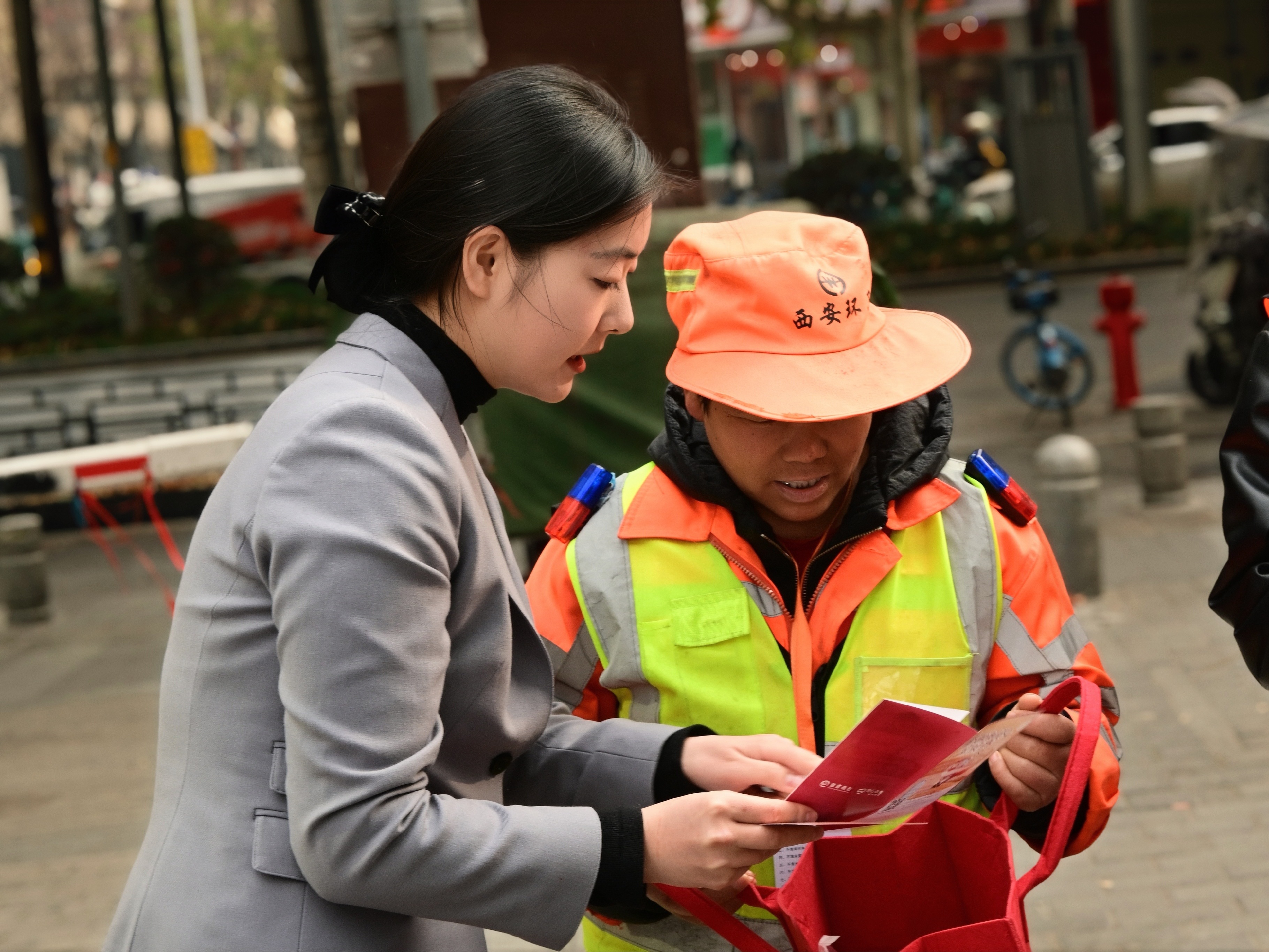 招商银行西安分行“暖冬有招”再启航  四城联动致敬劳动者