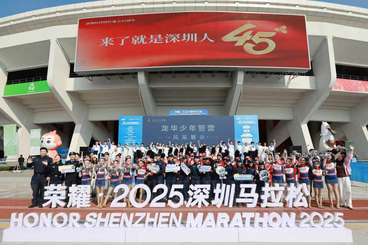 马博会现场少警专班与所有参演少警队员合影留念