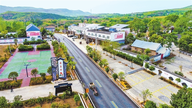 马蹬镇苏庄村畅通致富路。 淅川县委宣传部供图