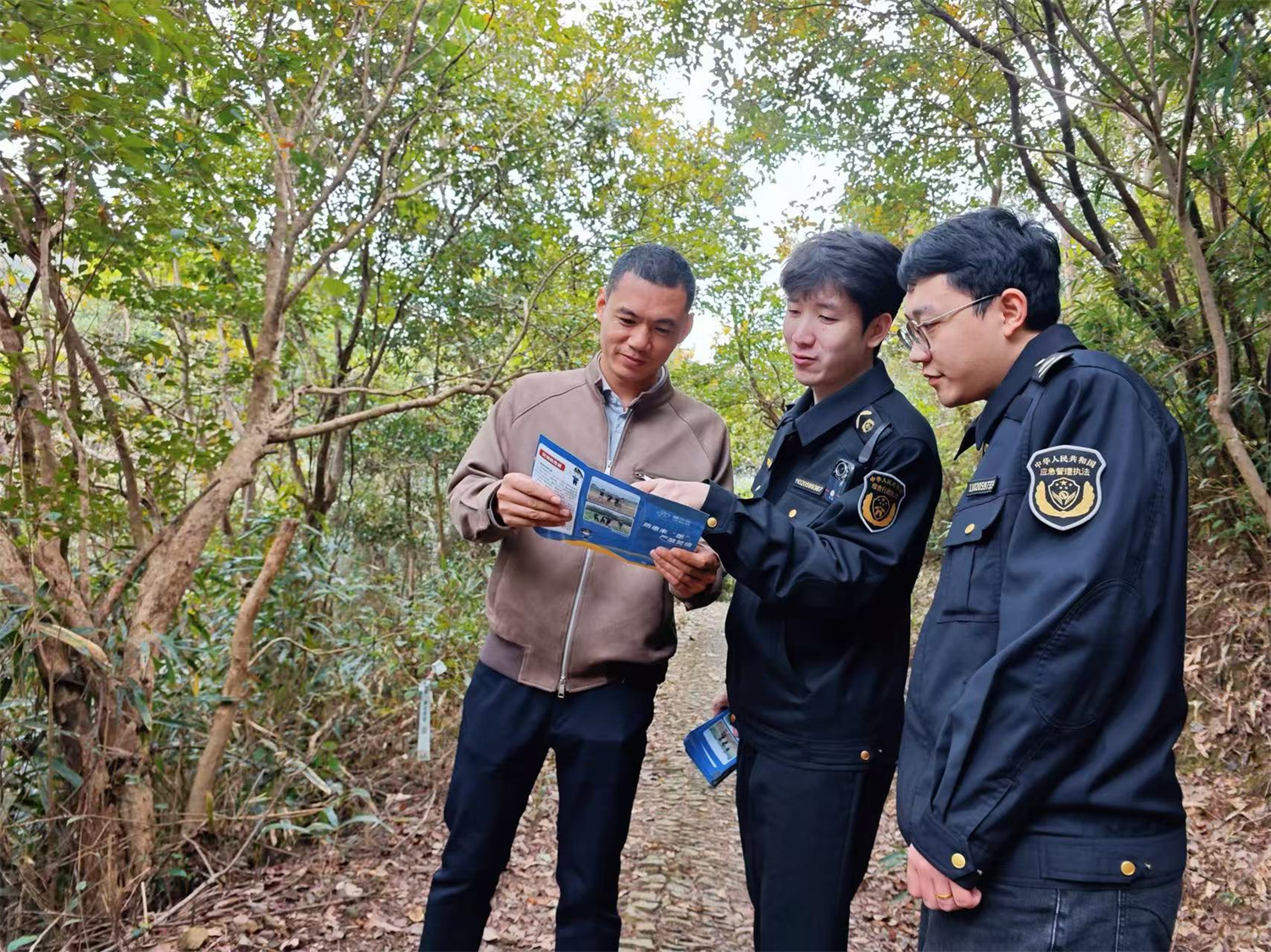 以“鄞火之光”照亮“普法之路”——鄞州区综合行政执法局持续打造“鄞火虫”法治品牌