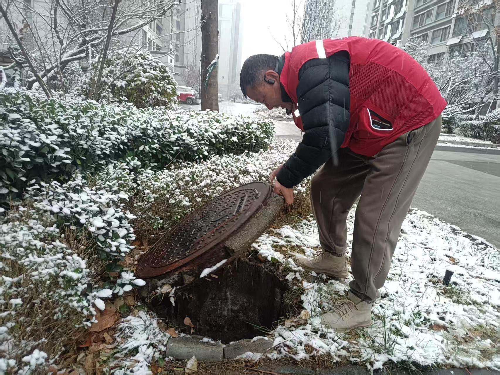 风雪中的“即热人”:守护墨城温暖的第一道防线