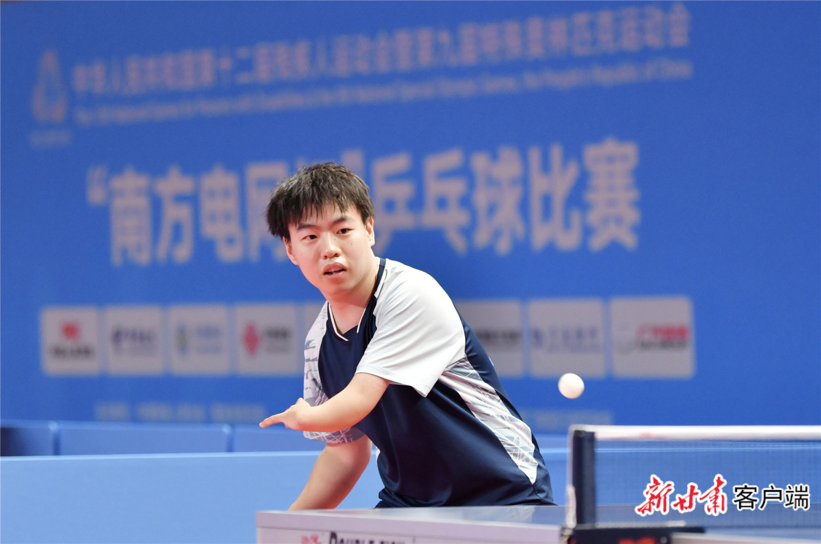 李泽鑫在TT10男子单打决赛中获得银牌