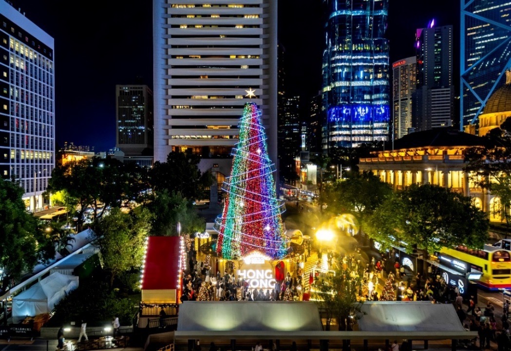 香港冬日缤纷：中环“冬日小镇”点亮全城节日盛宴 ✨