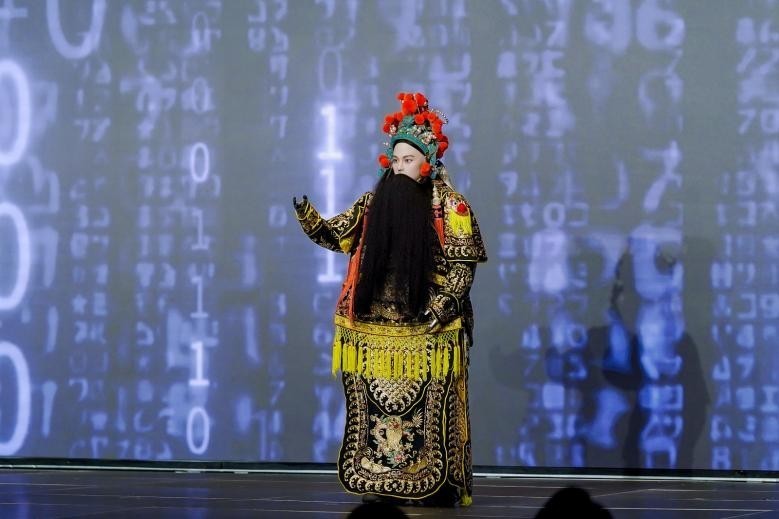 机器人演员学霸01带来的《霸王别机》