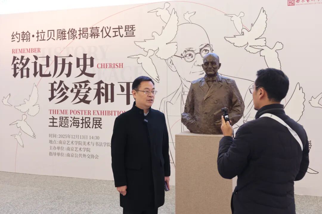 俞锋接受江苏电视台记者采访