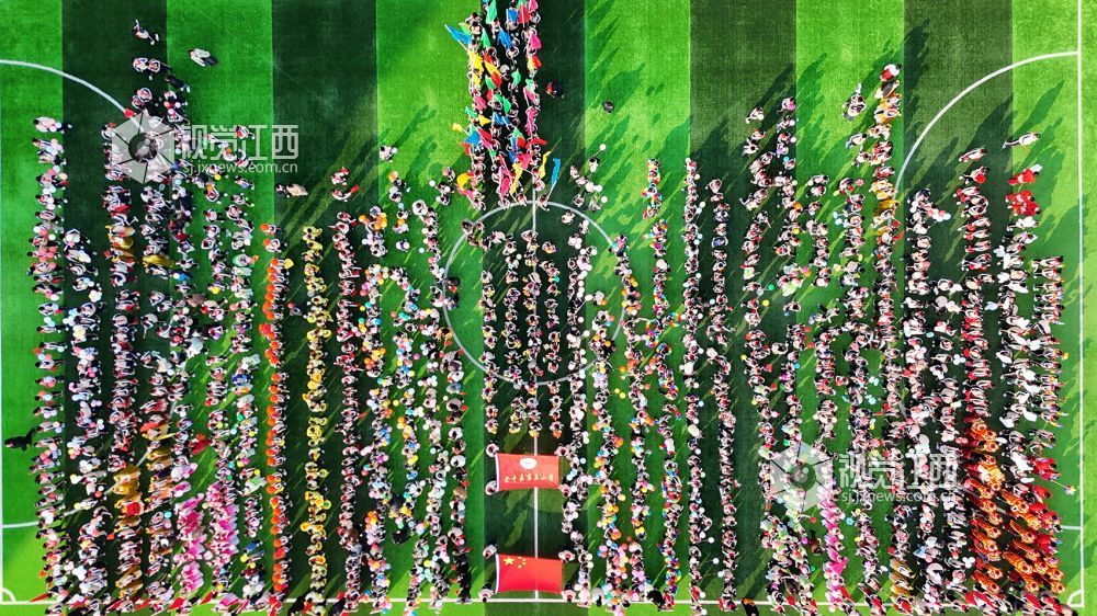 12月9日,江西省余干县第五小学 2025年体育节暨冬季运动会举行。