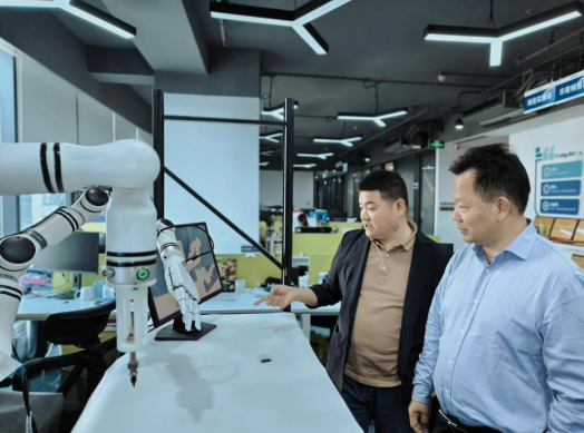 南昌师范学院党委书记王金平带队赴广州看望校友并访企拓岗