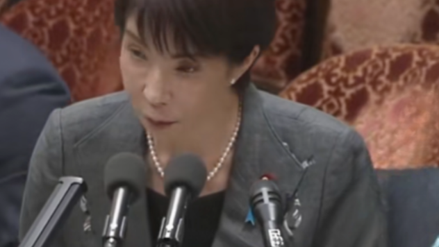 关于自民党支部违规收受捐款，高市早苗面无表情道歉