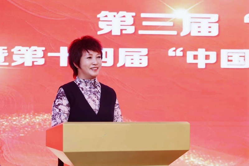 北京民营经济发展促进会副会长、主办单位负责人李娟回答提问