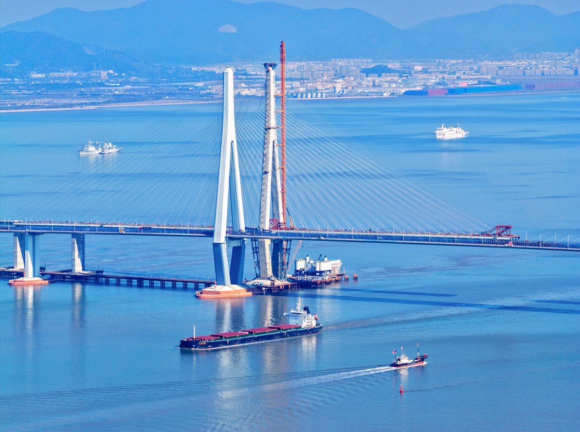 航行在象山港的船舶/沈穎俊攝