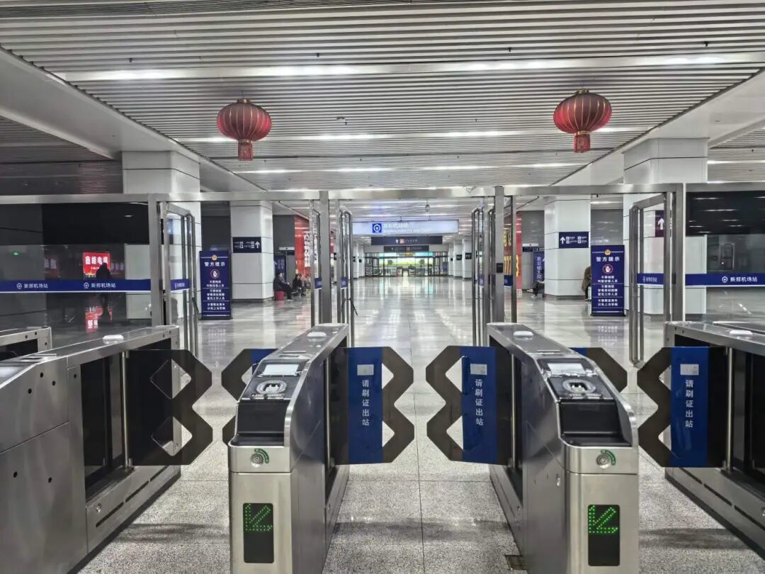 机场出站口.jpg