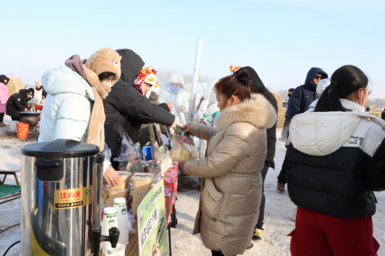 首届黑龙江省冰雪运动超级联赛（佳木斯&middot;郊区站）启动仪式暨“冰超”&middot;2025年金穗谷秸秆迷宫雪地足球赛开幕式