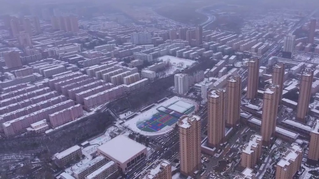 12月12日，平凉市中心城区迎来2025年第一场冬雪
