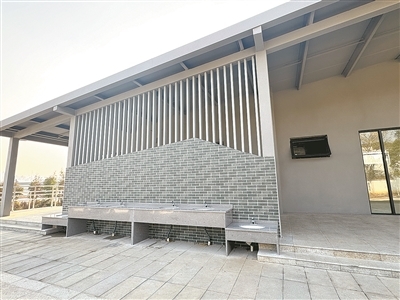 鱼目山公园房车营地旁的卫生间