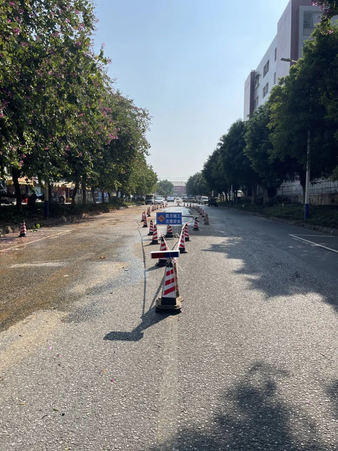 保安亭拆除后，道路空间得到释放