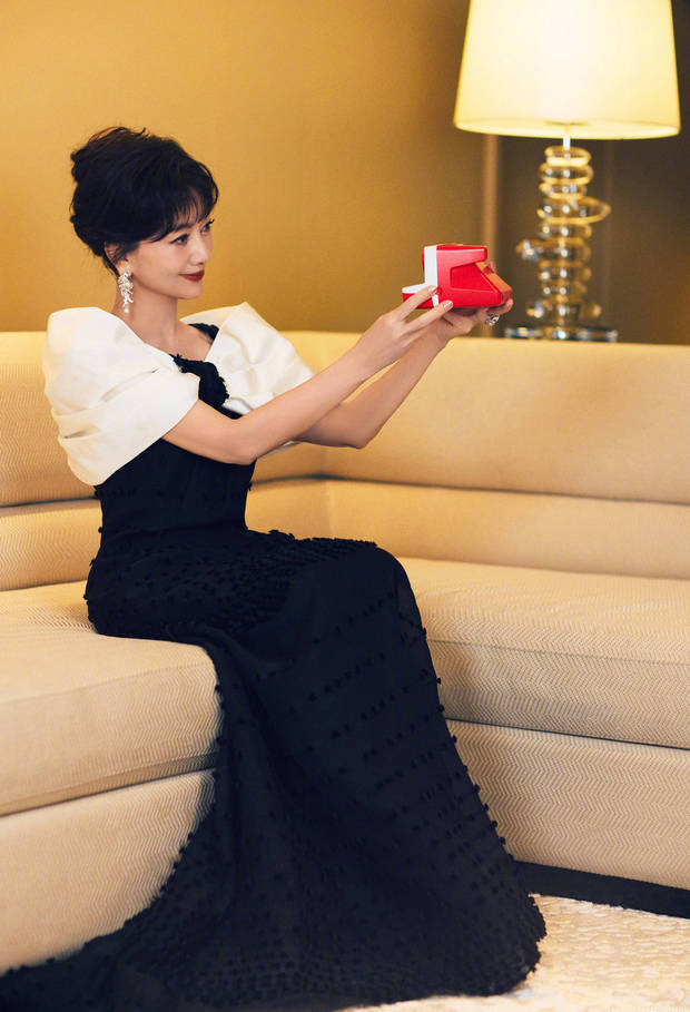 赵雅芝尽显好身材。