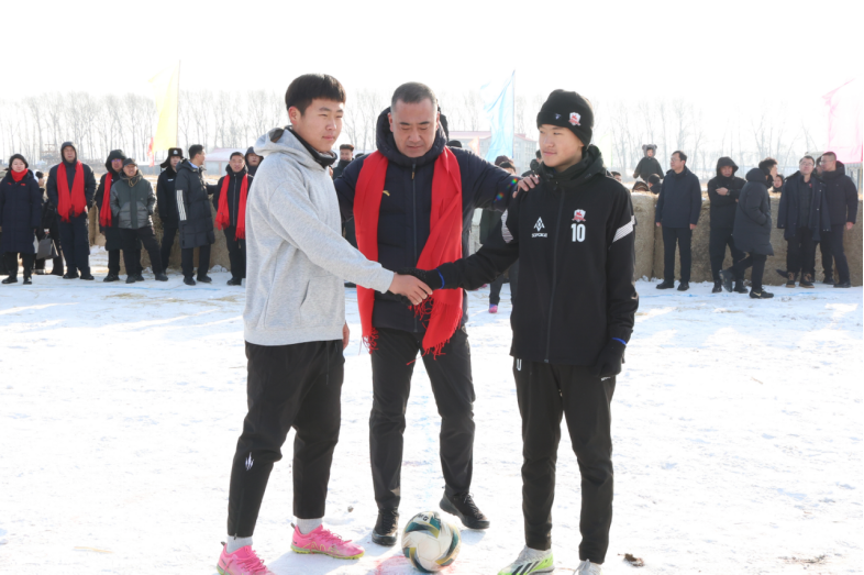 首届黑龙江省冰雪运动超级联赛（佳木斯&middot;郊区站）启动仪式暨“冰超”&middot;2025年金穗谷秸秆迷宫雪地足球赛开幕式