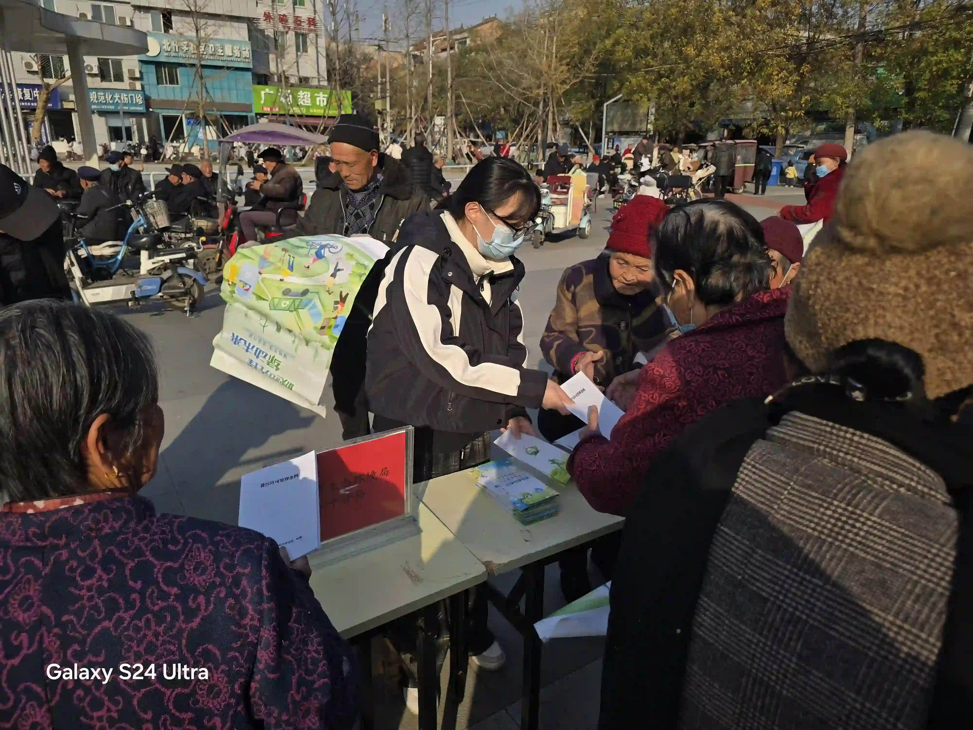 咸陽市生態(tài)環(huán)境局興平分局開展2025年憲法宣傳周活動