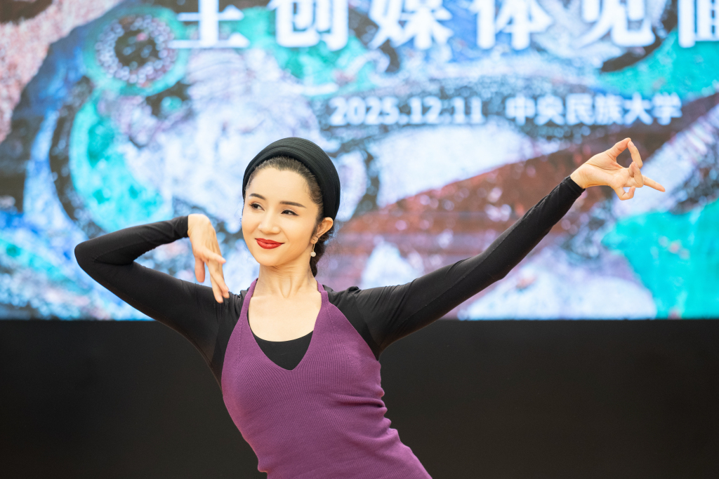 古丽米娜的现场表演