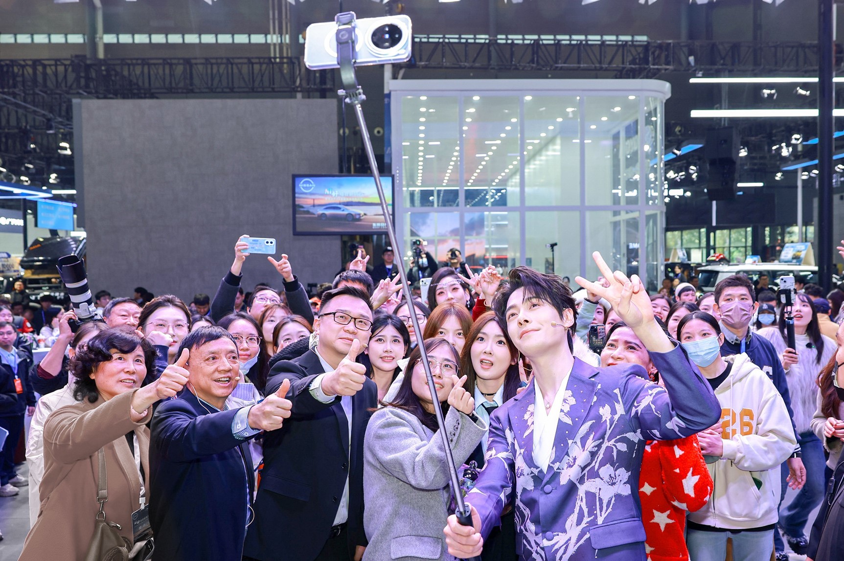 东风日产N6上市10天大定破万，首批车主交付_东风日产牌dfl7160vbnh6价格