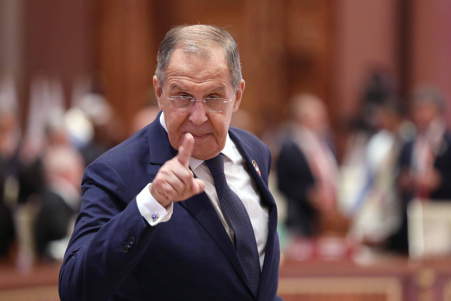 俄外长赞特朗普“两个唯一”:但他也对欧洲不耐烦了