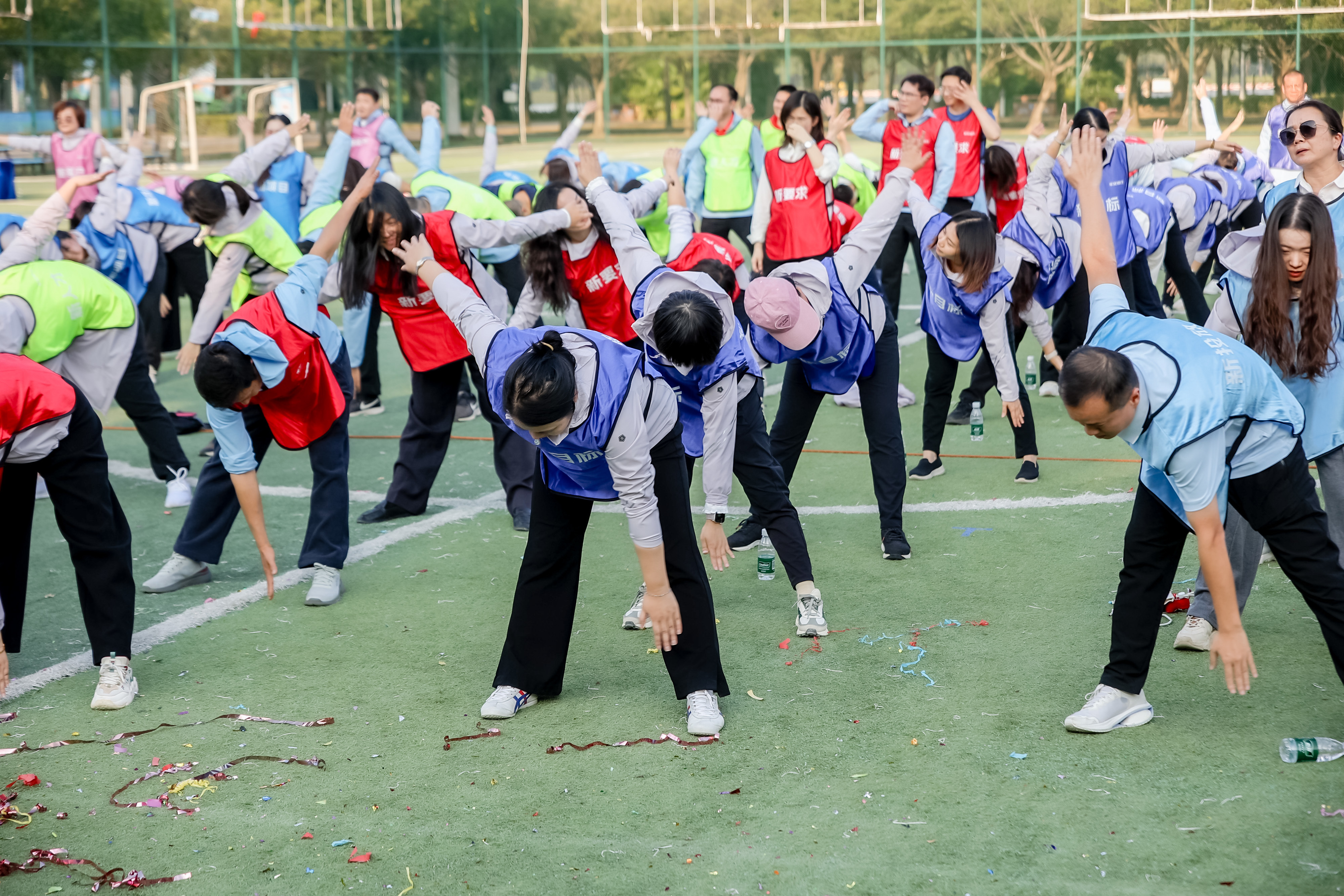 平安银行佛山分行举办“向新而行 向上攀登”2025年综合化经营专项培训暨“平安一家亲”团建拓展活动