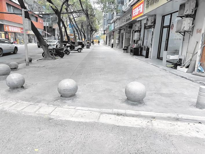 改造后的苗栗路人行道 通讯员供图