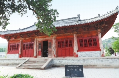 建于元代至正（公元1341年-公元1368年）的文庙大殿